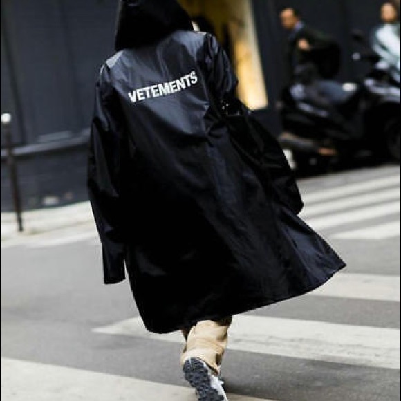 Vetements Raincoat - Picture 2 of 2